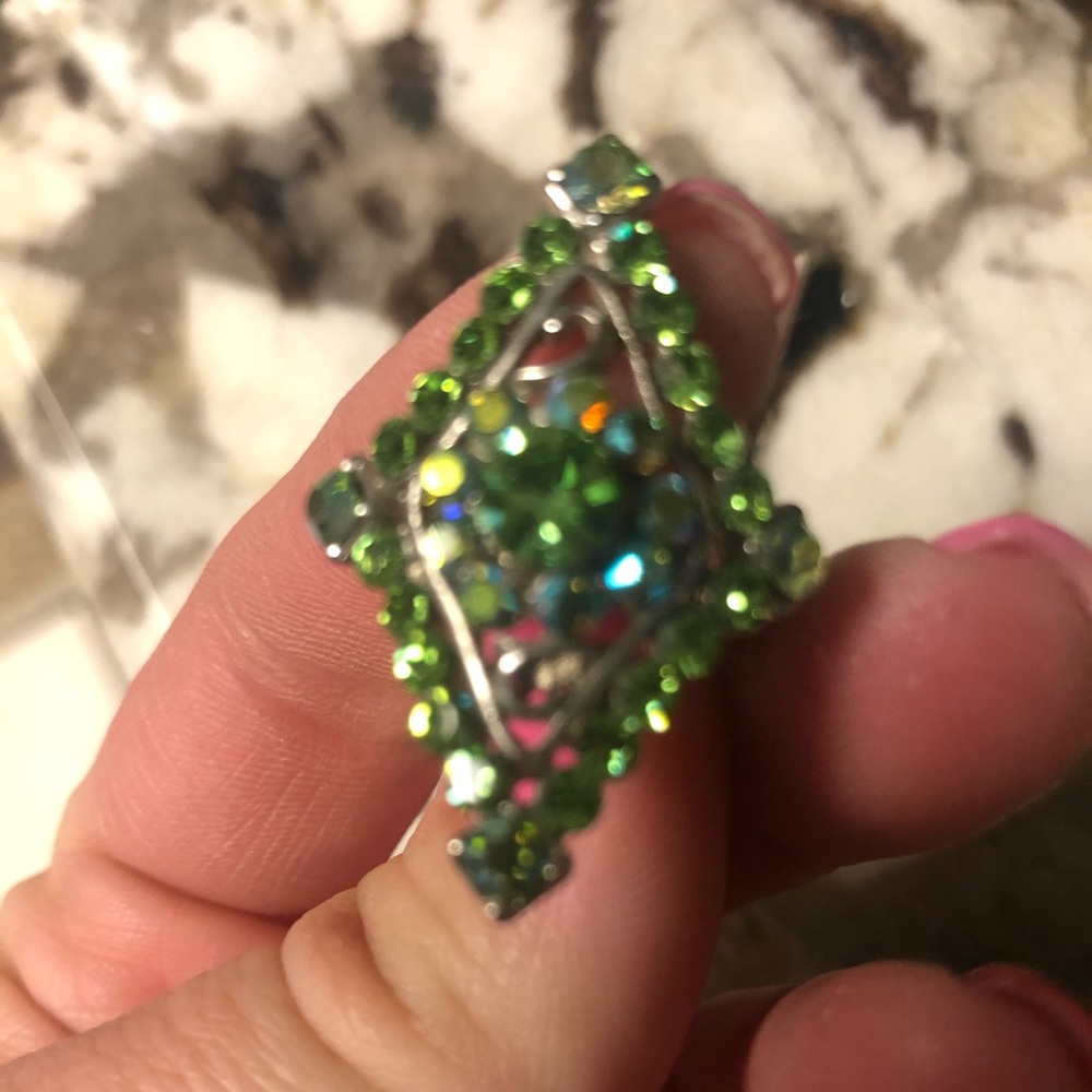 New women’s green diamond shaped adj ring